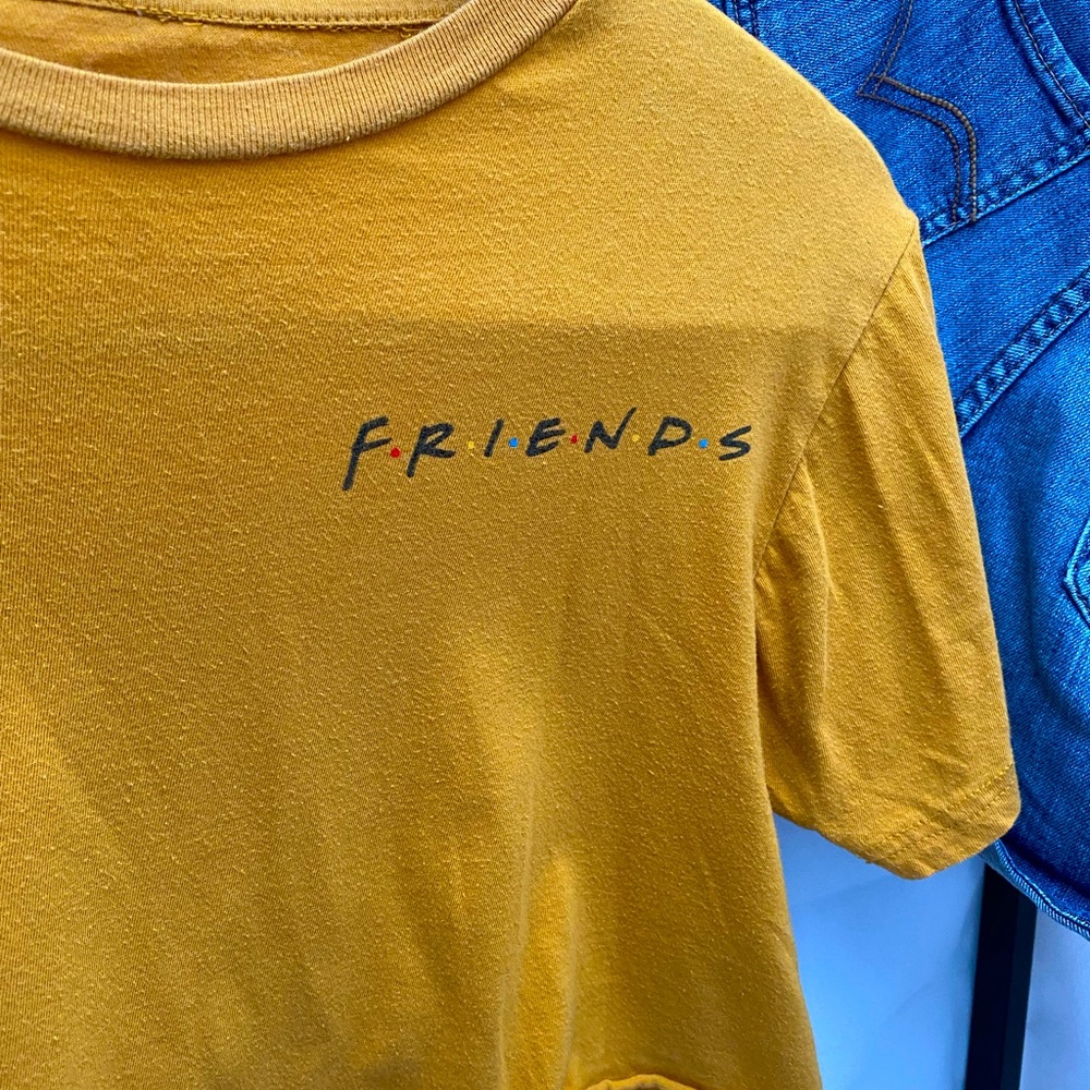 Women’s Cropped Friends Central Perk Graphic Short Sleeve Tee Shirt - Picture 5 of 6